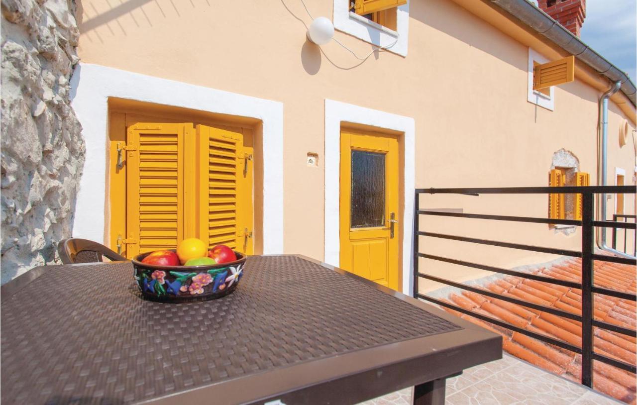 1 Bedroom Beautiful Apartment In Omišalj Exteriér fotografie