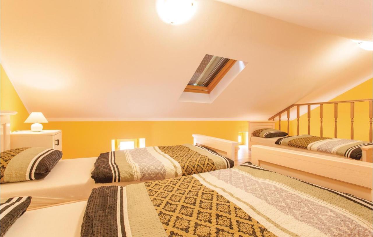 1 Bedroom Beautiful Apartment In Omišalj Exteriér fotografie